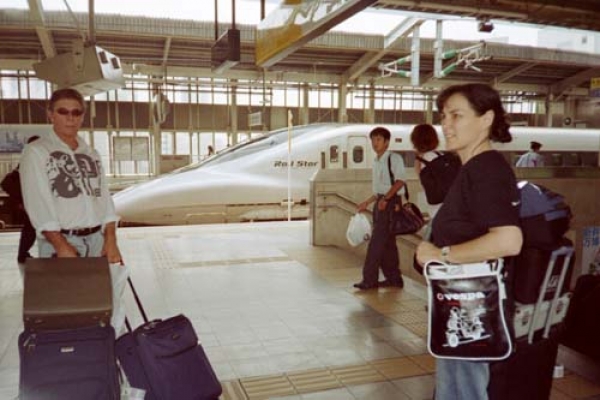 bullettrain181143ED-DB7C-6742-380F-6147E87C4906.jpg