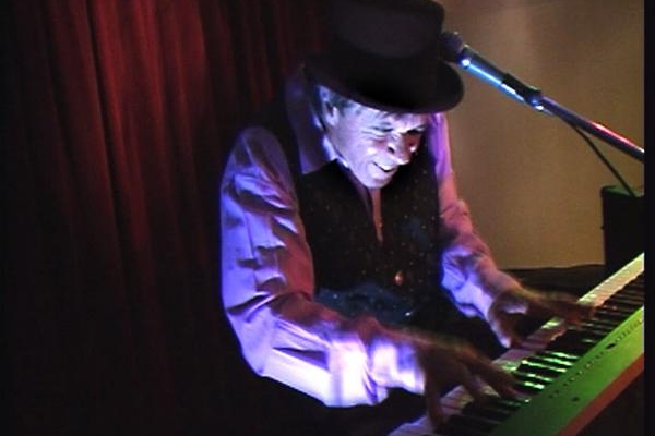baz-piano80CB25FE-D886-41A3-1463-04A538D31311.jpg