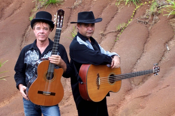 2amigos423259AF6-55EB-7CDD-4D4E-15E0B177C21C.jpg