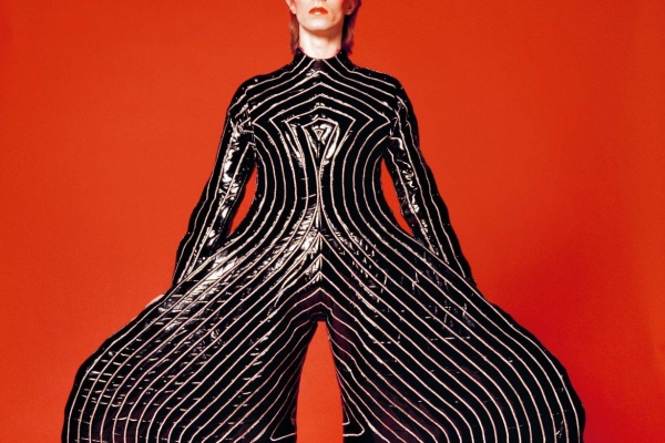 david-bowie693AD4C9-FB63-F3FF-DD6B-0F3B44AED03C.jpg