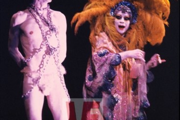 lindsay-kemp-flowers-salome95475FFE8-CA39-66E8-EAAF-03148617654B.jpg