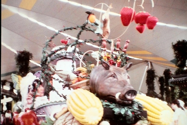 expo-88-float-2F43EFF6E-04FC-32C7-7AE2-514D8FD4719C.jpg