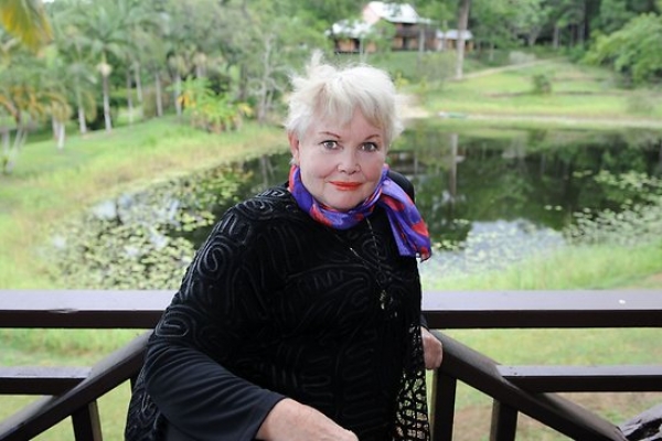 diane-cilento8AE2A874-F0AC-9377-3496-1FF08AAD6042.jpg